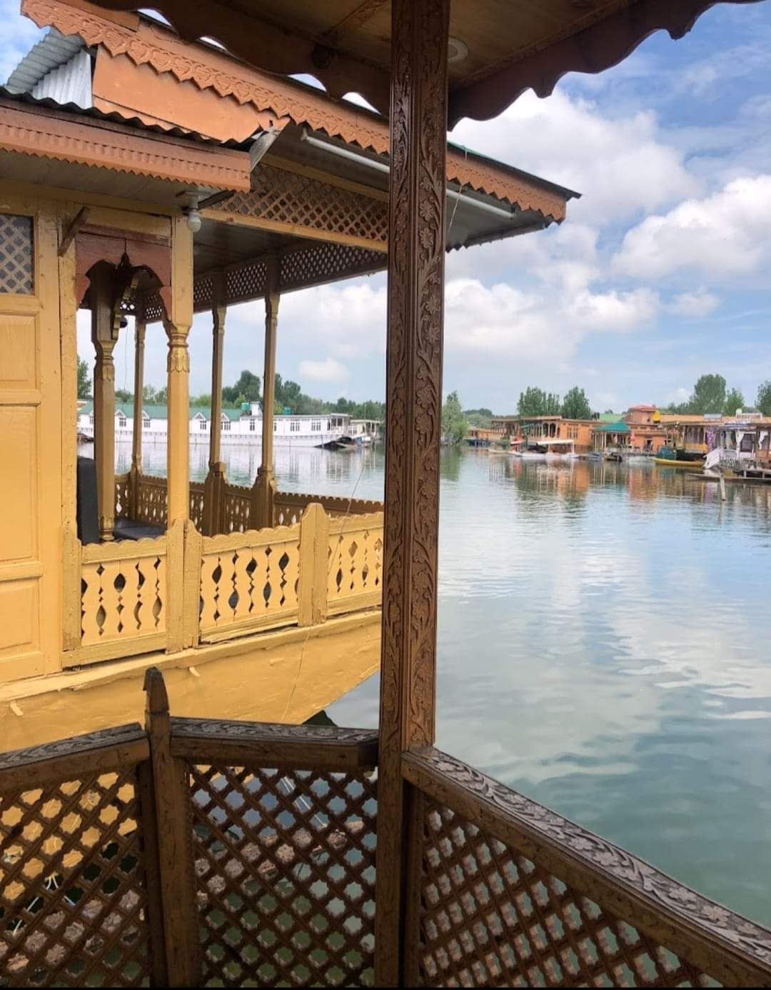 Houseboat 13
